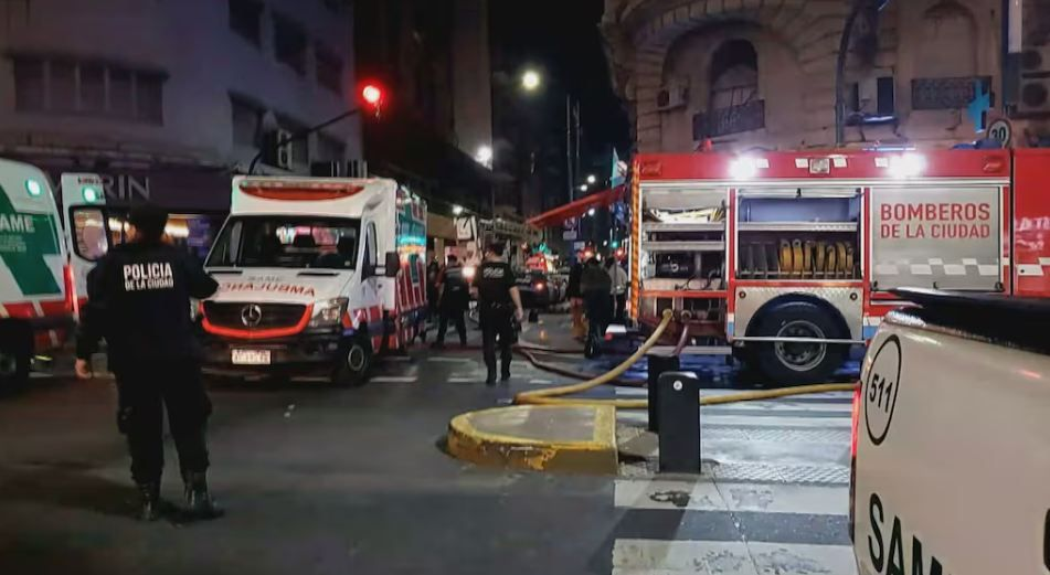 Dramático incendio en el edificio de Oriana Junco: fue rescatada por los bomberos y hubo víctimas fatales