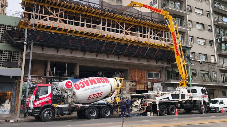 La construcción perdió ritmo, aunque los permisos de obra anticipan mejores perspectivas
