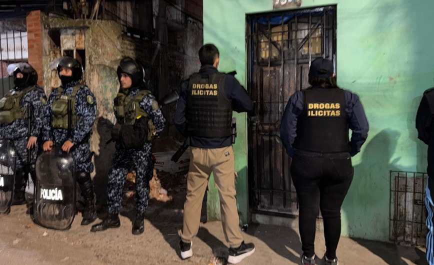 Desbarataron un presunto búnker de drogas en Villa Jardín: una mujer fue aprehendida