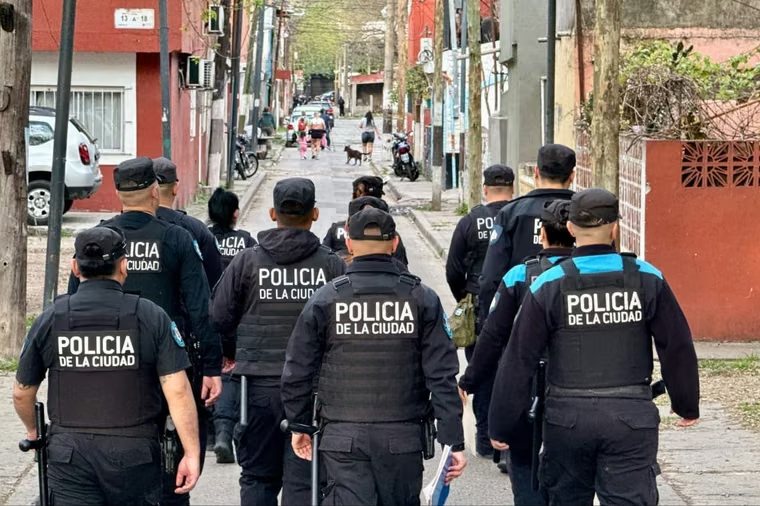Más de 1.500 agentes participaron de un operativo de seguridad en 15 barrios porteños