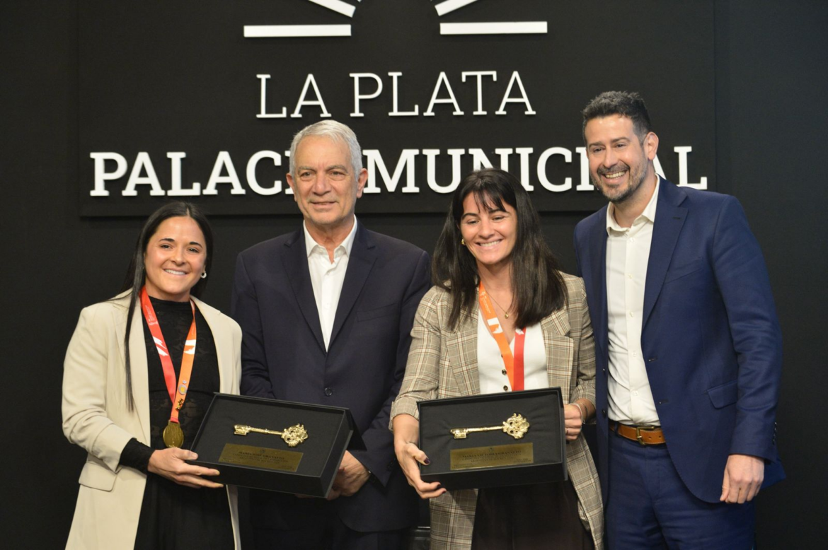 Alak distinguió como ciudadanas ilustres a Majo y Vicky Granatto: “La Plata volvió a ser la ciudad más feliz del mundo”