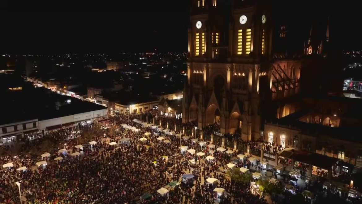 Luján recibió a una multitud de peregrinos tras una caminata de 60 kilómetros