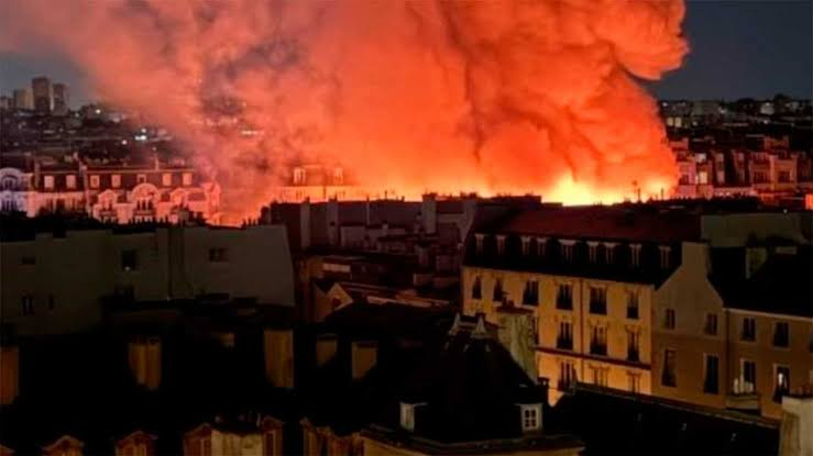 París: un voraz incendio destruyó el mercado histórico de los Enfants-Rouges