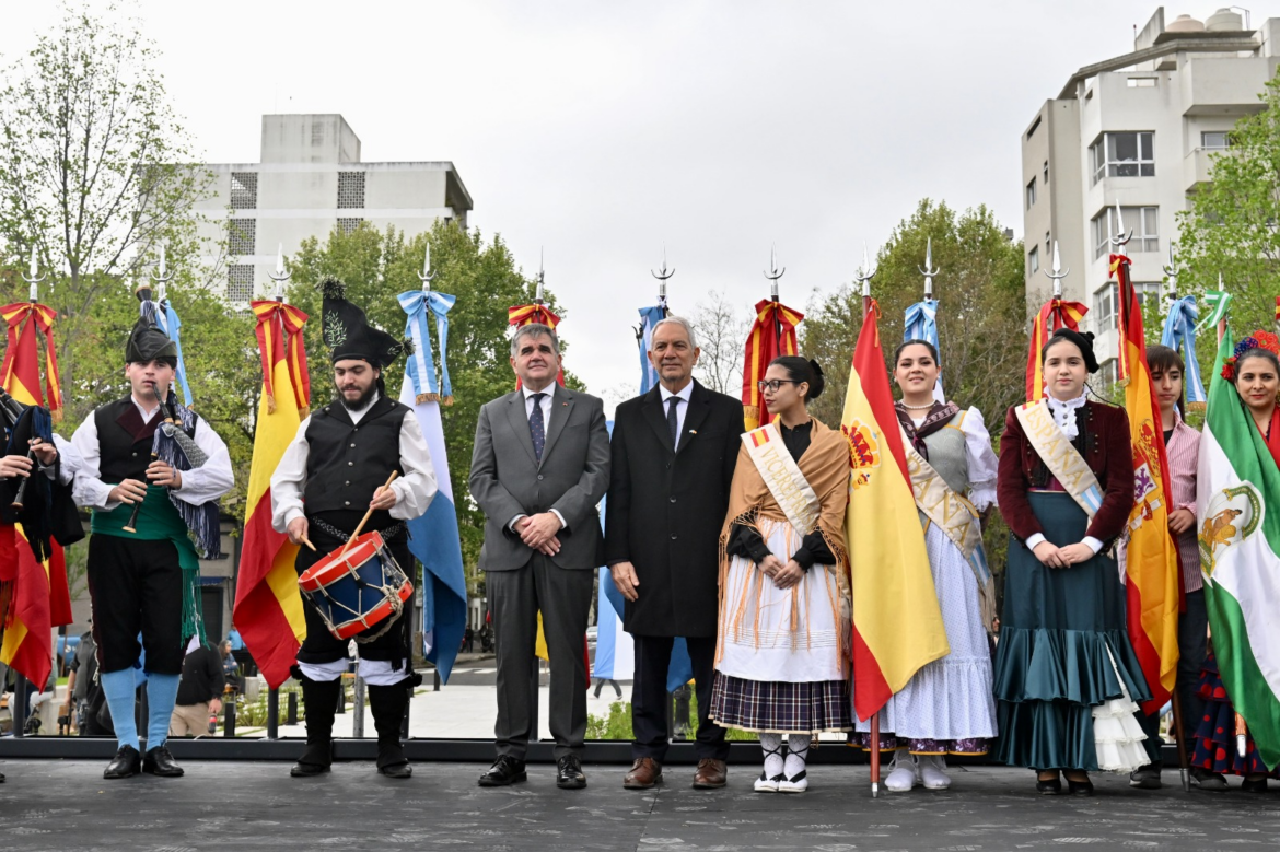 Alak inauguró la nueva Plaza España