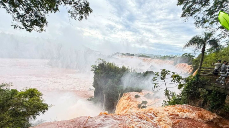 La crecida del río Iguazú obliga a restringir las visitas a las Cataratas