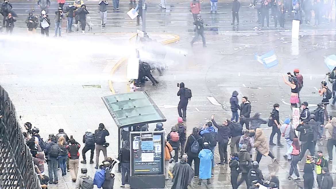 Marcha Federal Universitaria: denuncian represión frente al Congreso en medio de reclamos por educación y discapacidad