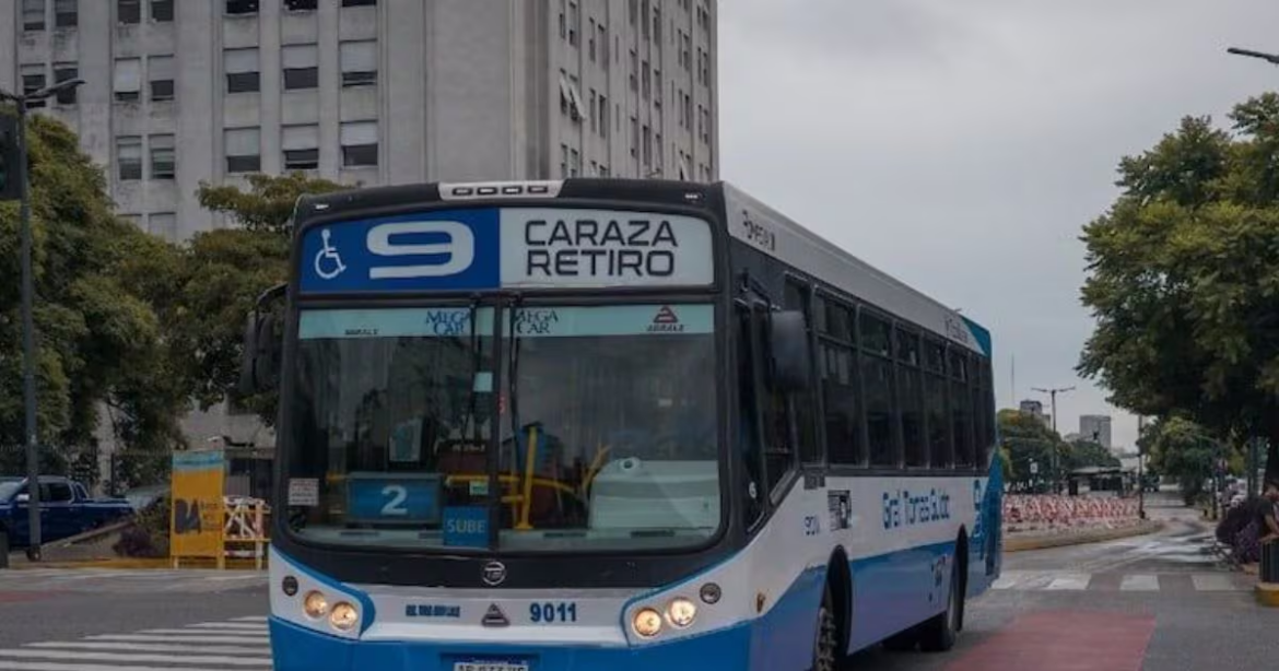 Colectivos en el AMBA: anuncian recortes nocturnos en más de 100 líneas y crece la preocupación de los pasajeros